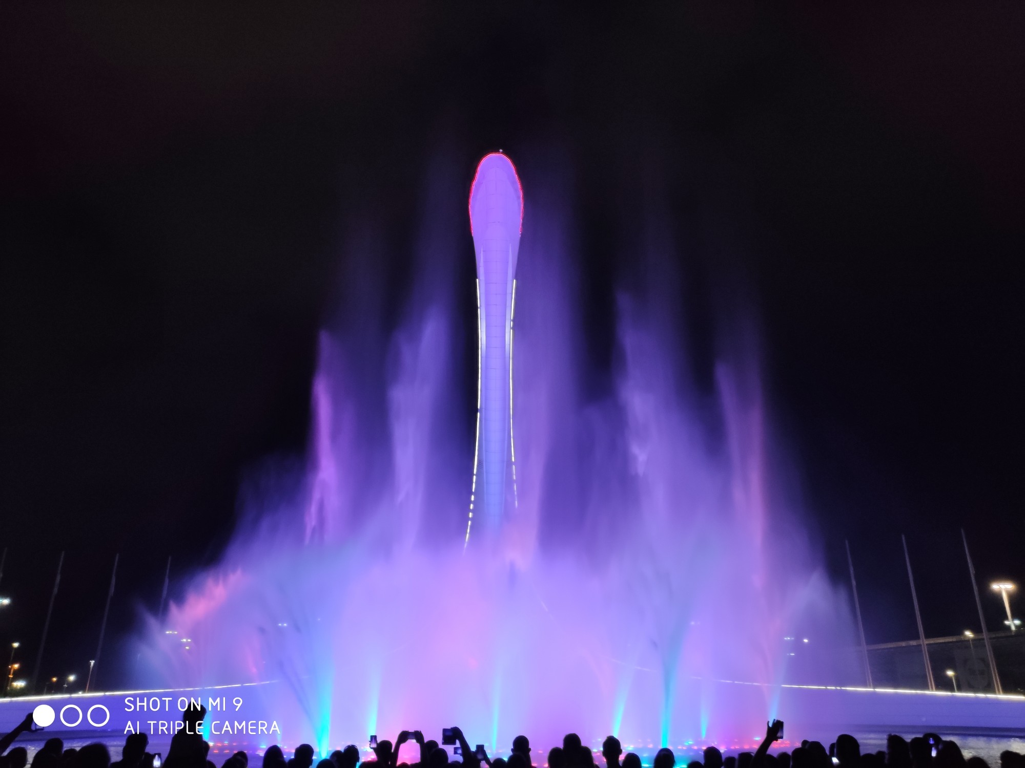 Шоу фонтанов отзывы. Олимпийский парк Сочи. Олимпийский фонтан Сочи. Музыкальный фонтан Сочи Олимпийский парк. Парк Сочи Ривьера поющий фонтан.
