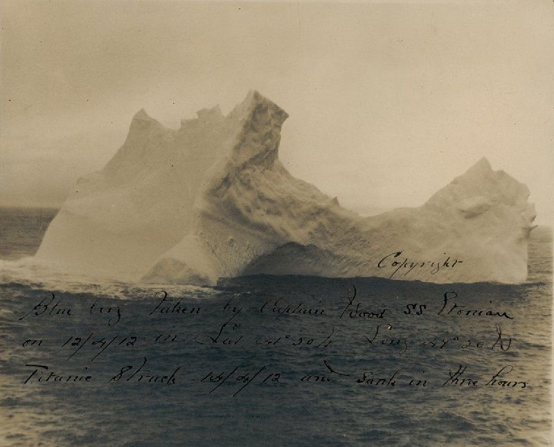 Ajsberg-pogubivshij-Titanik-1912-god..jpg