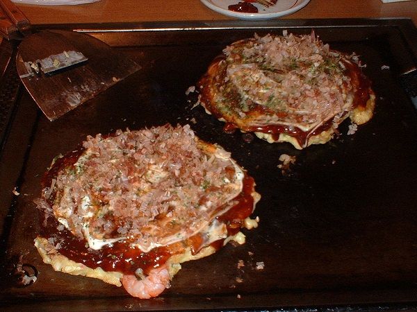 1024px-Okonomiyaki_-_shrimp_and_cheese_okonomiyaki.jpg