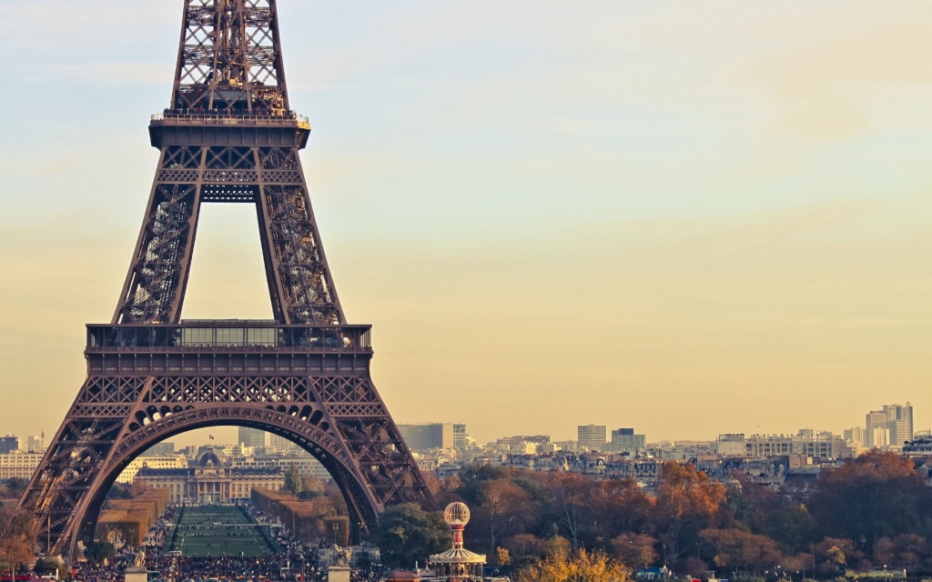 Эйфелева-башня-визитная-карточка-Парижа-2.jpg