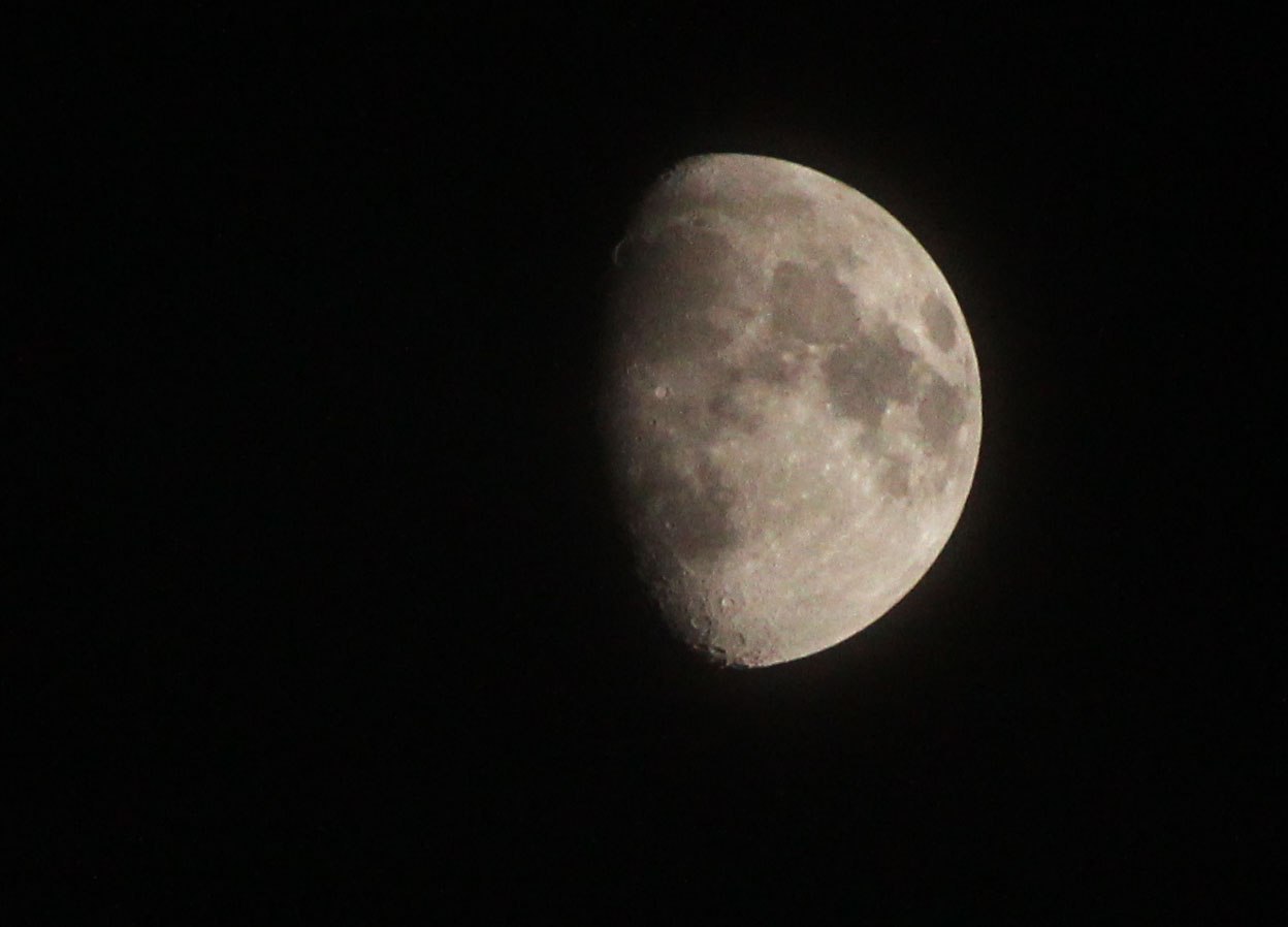 Глаз луны. Луна видео. Фото Луны 1 "мечта". Фото Луны глаза нос рот. Планшет 1000 Moon.