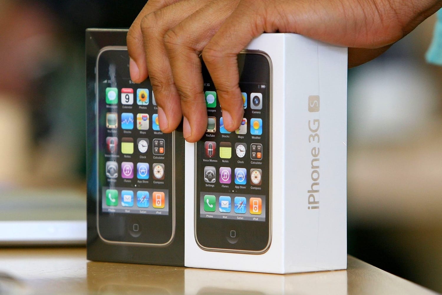 Выпуск первого iphone. Iphone 3gs. Iphone 2009. Apple iphone 10. Iphone GS 2009.