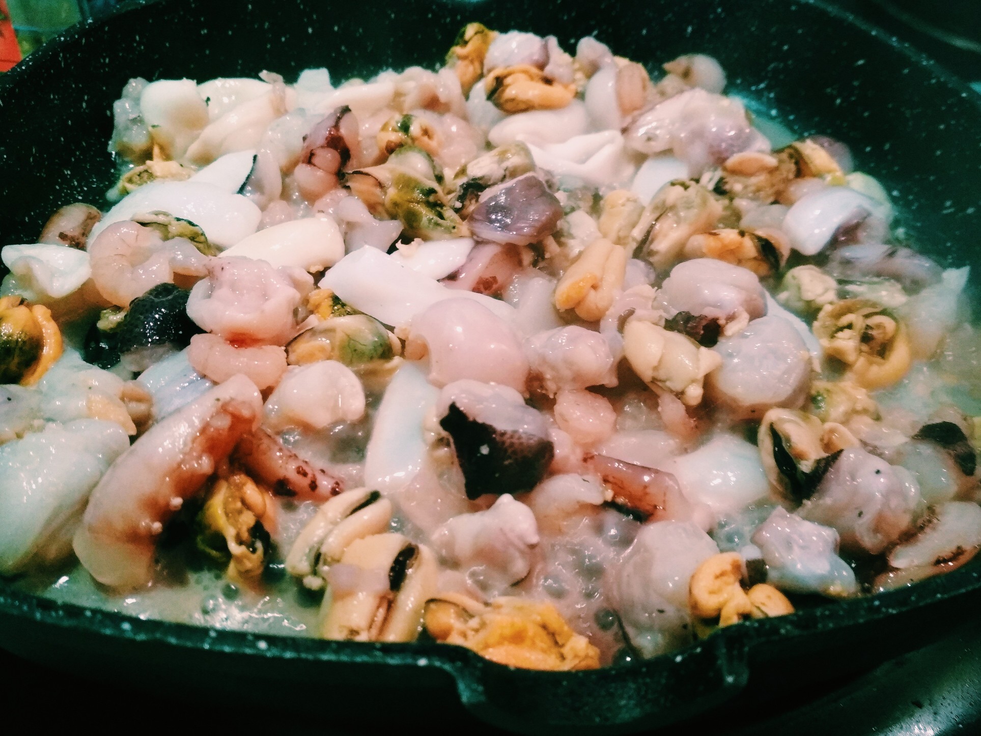 Морепродукты на сковороде рецепт как приготовить замороженные с фото пошагово