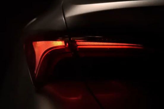 2019-Toyota-Avalon-taillight-teaser.jpg