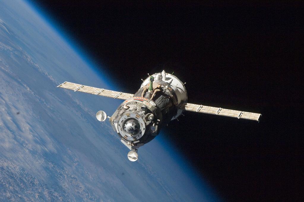 1280px-Soyuz_TMA-19_spacecraft_departs_the_ISS.jpg