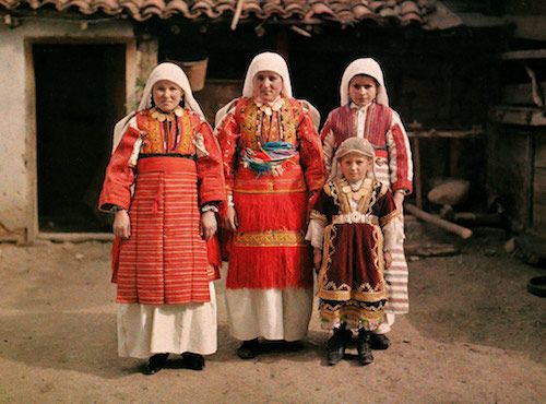 Women_from_Smilevo,_1913.jpg