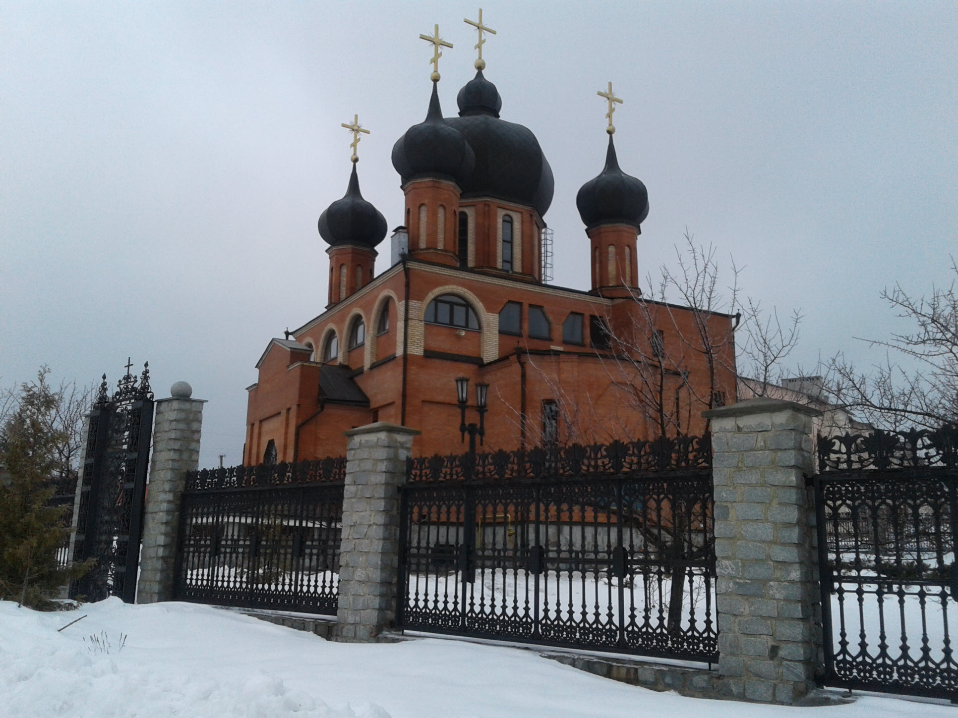 Церковь Михаила Архангела зимой 2018.Ракурс Ф.jpg