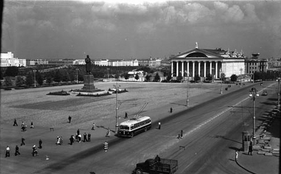 Октябрьская площадь в минске фото