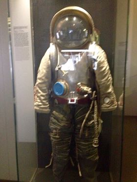 милан костюм космонавта.jpg