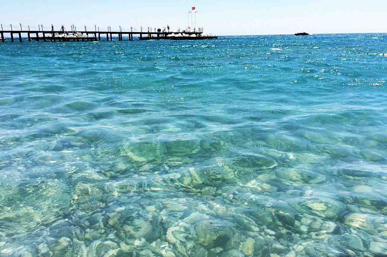 Погода вода в море. Текирова прозрачное море. Кемер вода. Тирренское море вода. Кипр Средиземное море Железный Дельфин.