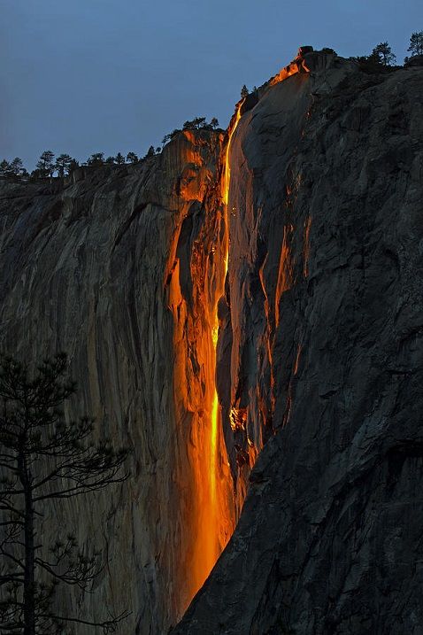 1-Огненный водопад в Калифорнии.jpg