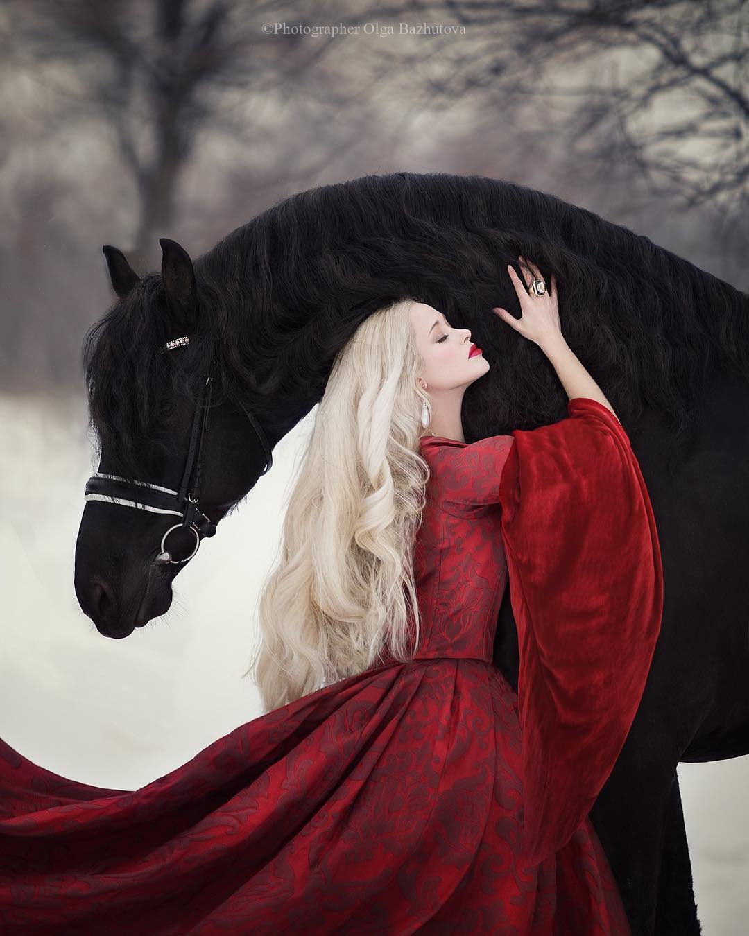 девушка и лошадь
